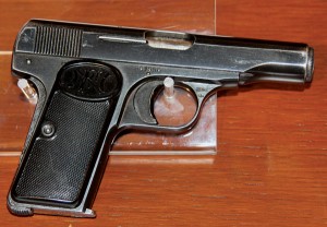1911GreatWar-6 An FN M-1910 pistol of the type used to assassinate Arch-Duke Ferdinand. On display in an excellent little arms museum in Tournai, Belgium